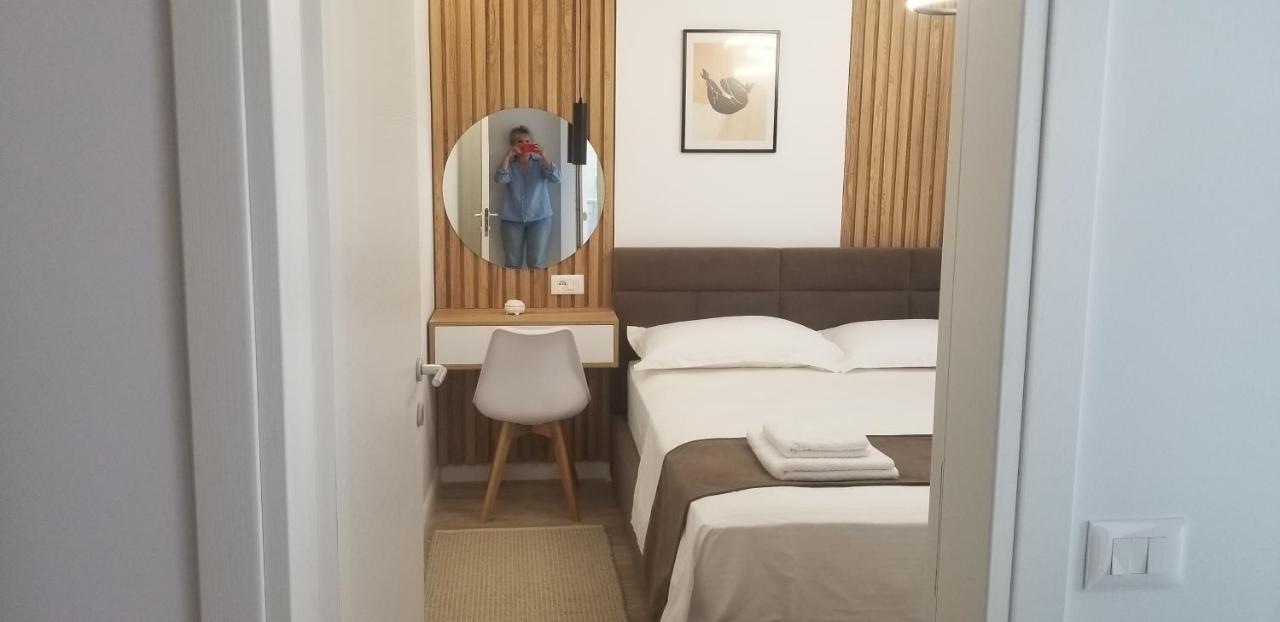 White Apartment ティラナ エクステリア 写真