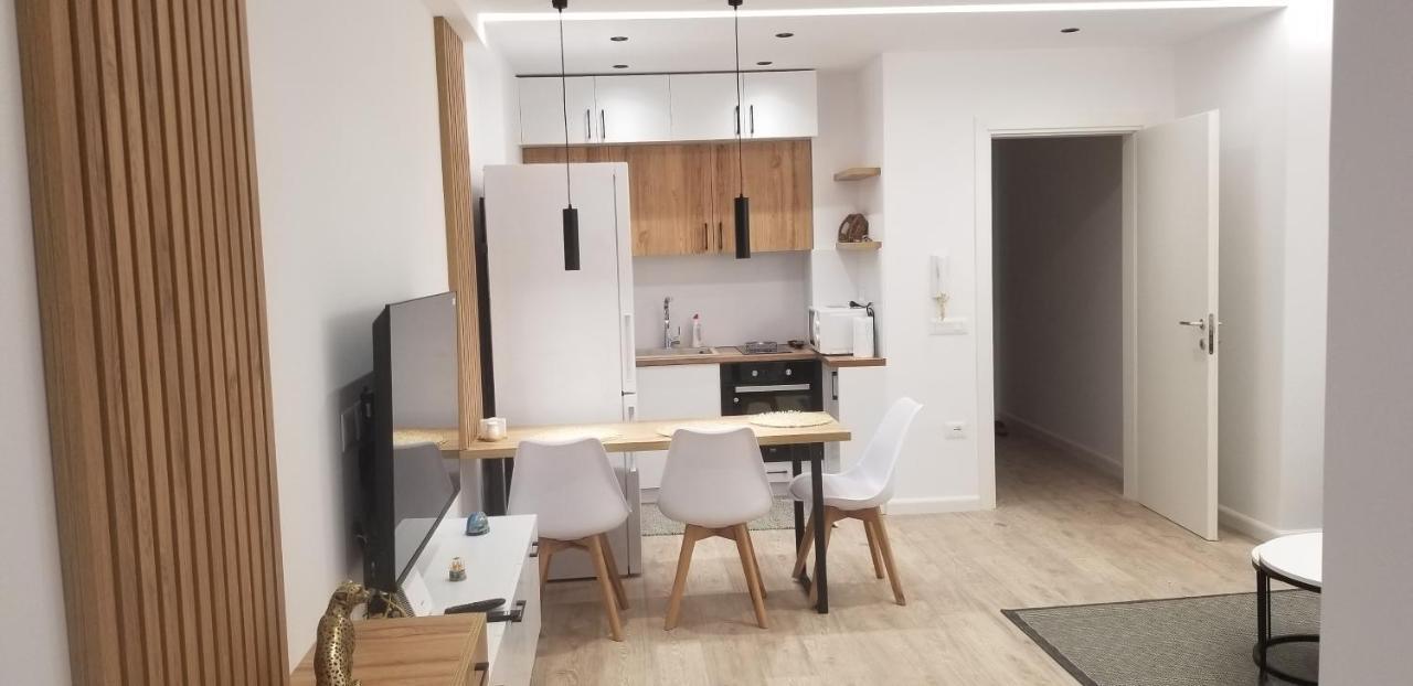 White Apartment ティラナ エクステリア 写真
