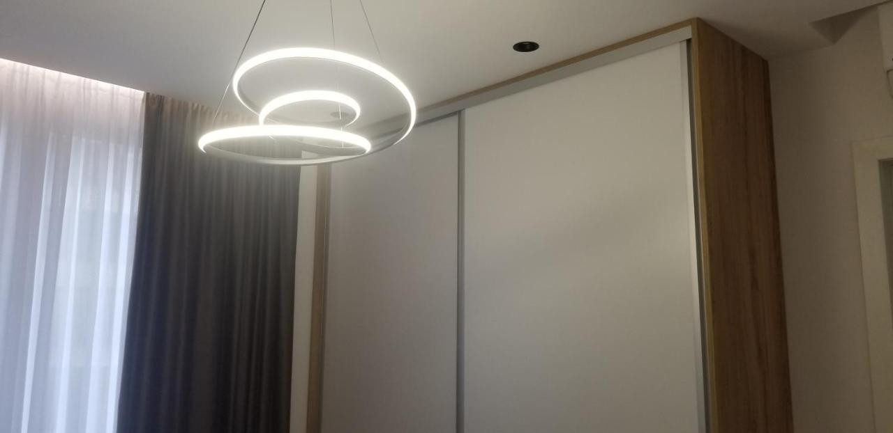 White Apartment ティラナ エクステリア 写真