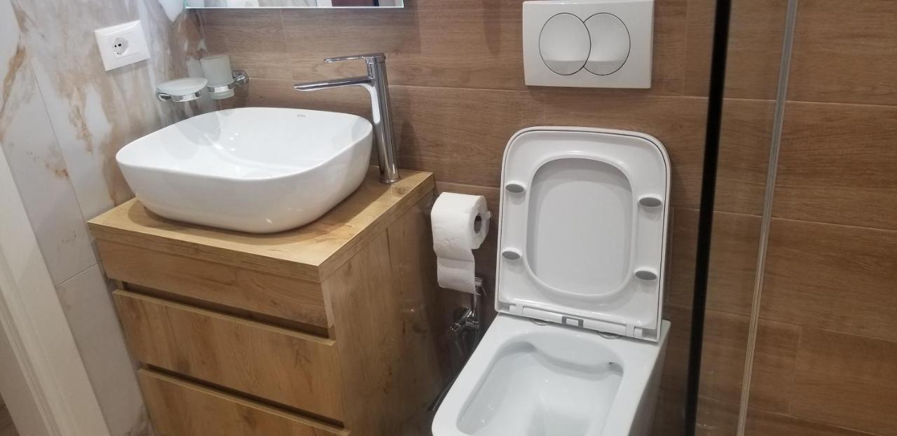 White Apartment ティラナ エクステリア 写真